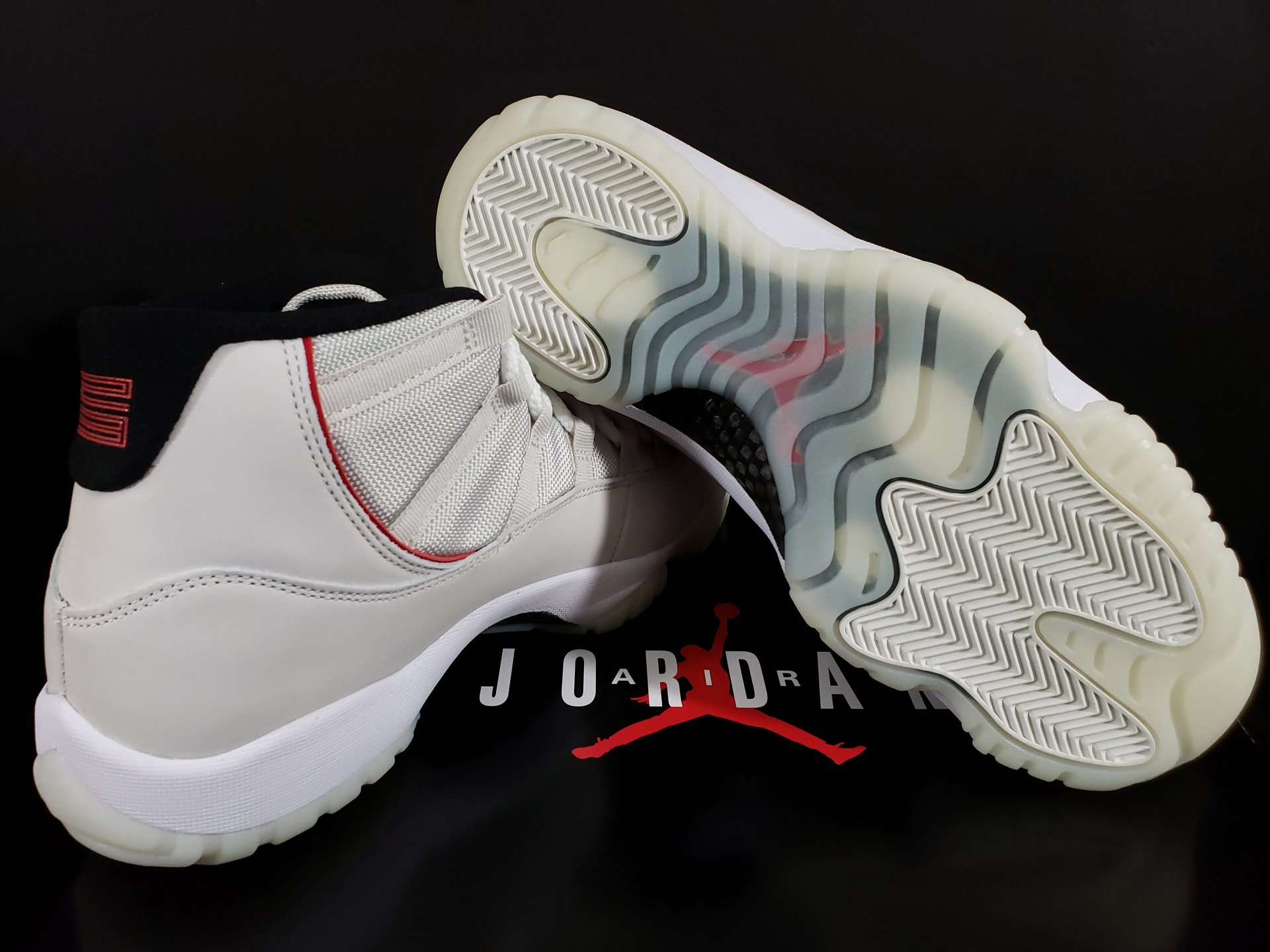 Jordan 11 Platinum Soles - HD Wallpaper 