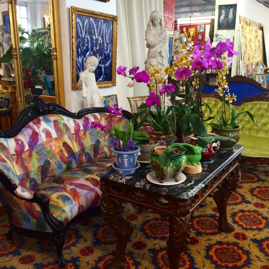 Groundworks Hunt Slonem Wallpaper Artist Spotlight - Coffee Table - HD Wallpaper 