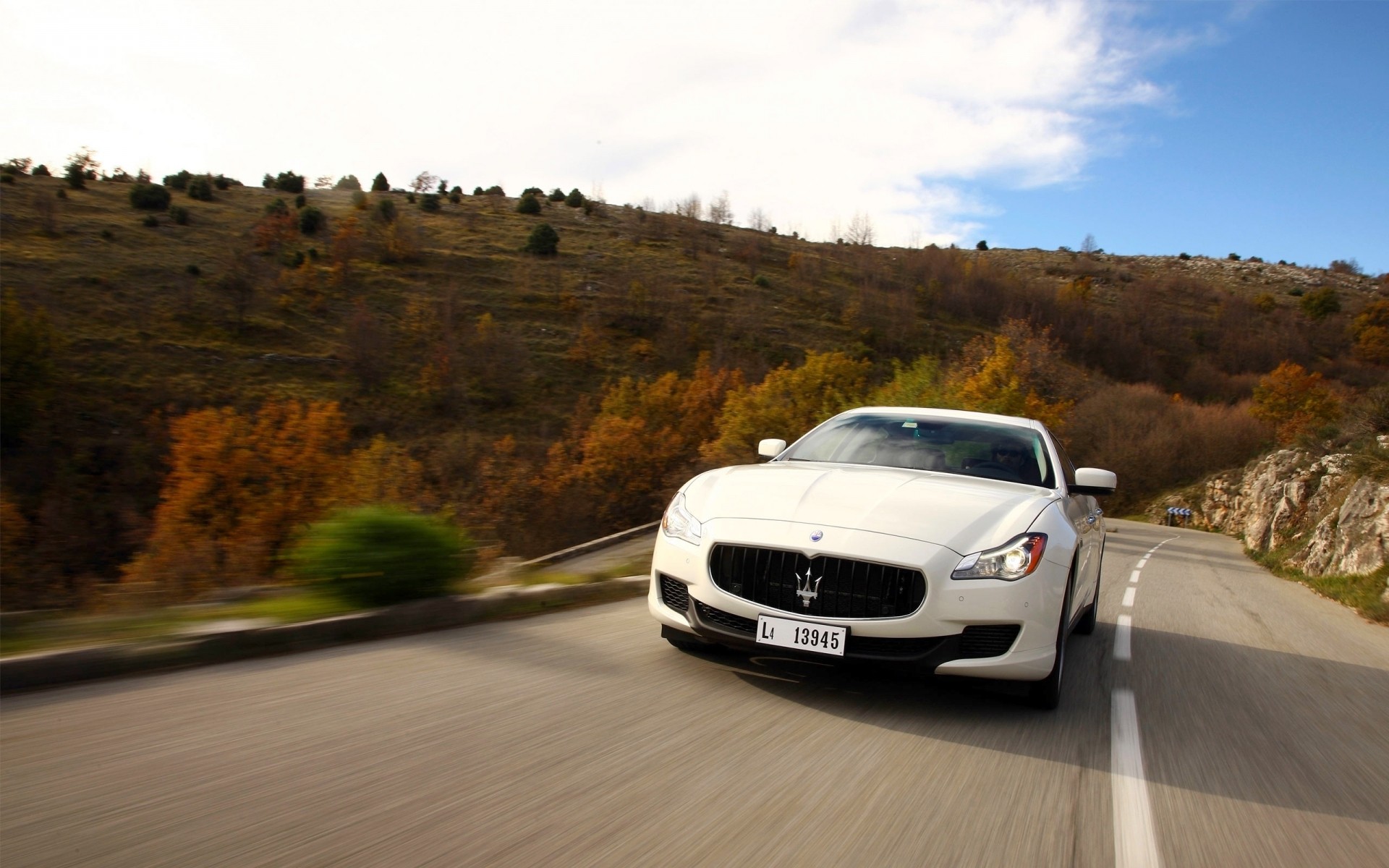 Maserati Car Road Hurry Asphalt Travel Transportation - Wp Temaları Kurumsal - HD Wallpaper 