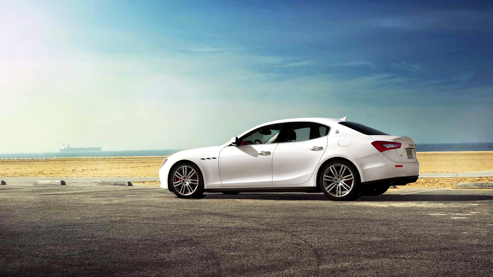 Maserati White Ghibli - HD Wallpaper 