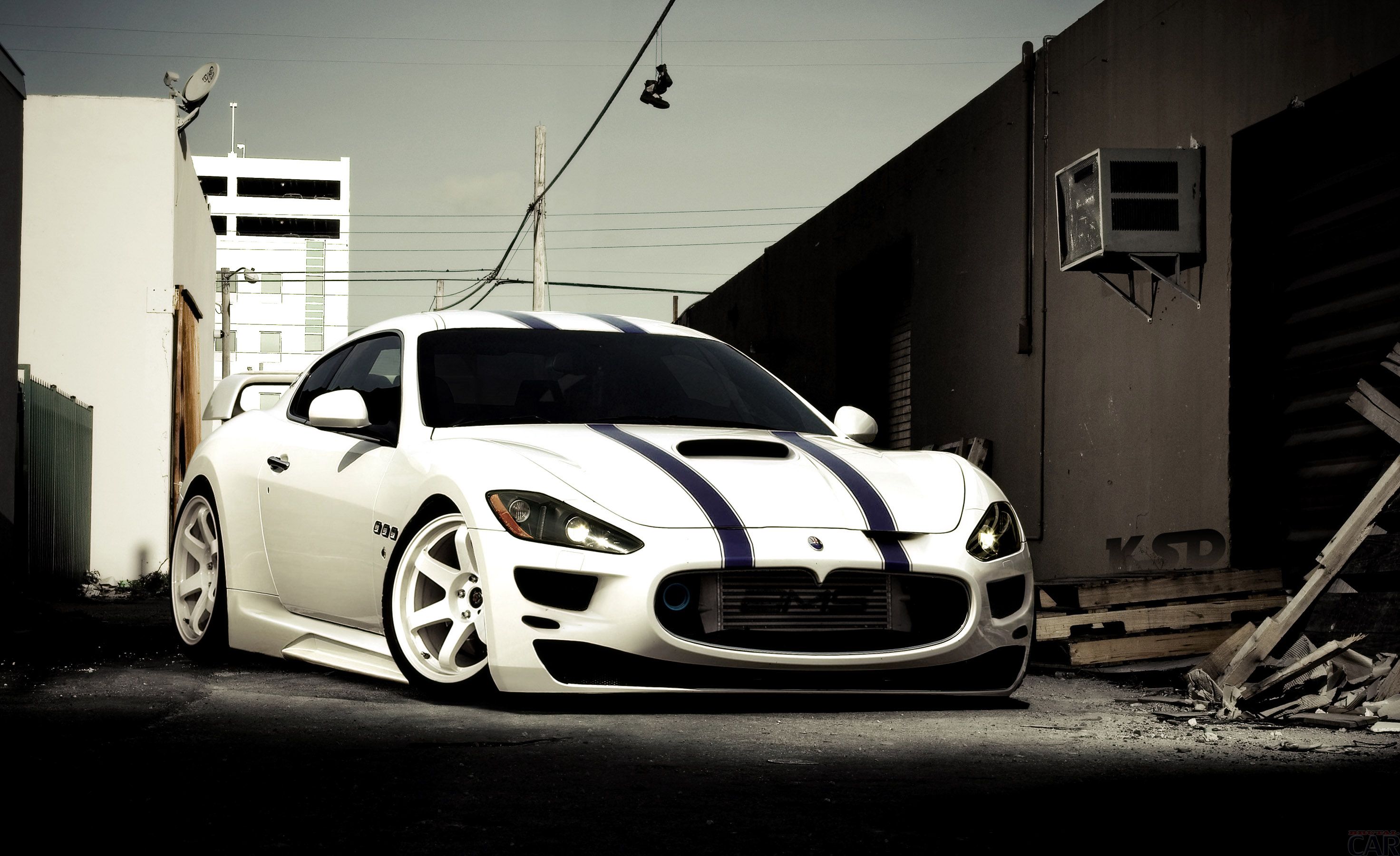 Wallpaper With A Stunning Machine Maserati Granturismo - Marca Maserati - HD Wallpaper 