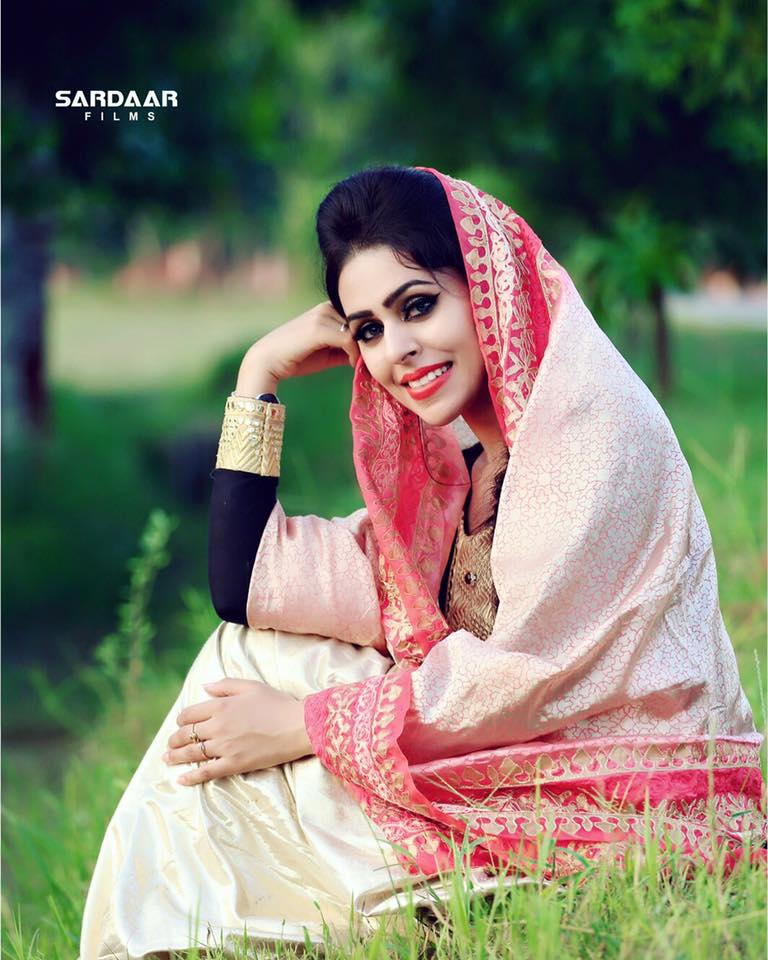 Jenny Johal Beautiful Punjabi Suit Wallpapers - Punjabi Jatti Salwar Suit -  768x960 Wallpaper 
