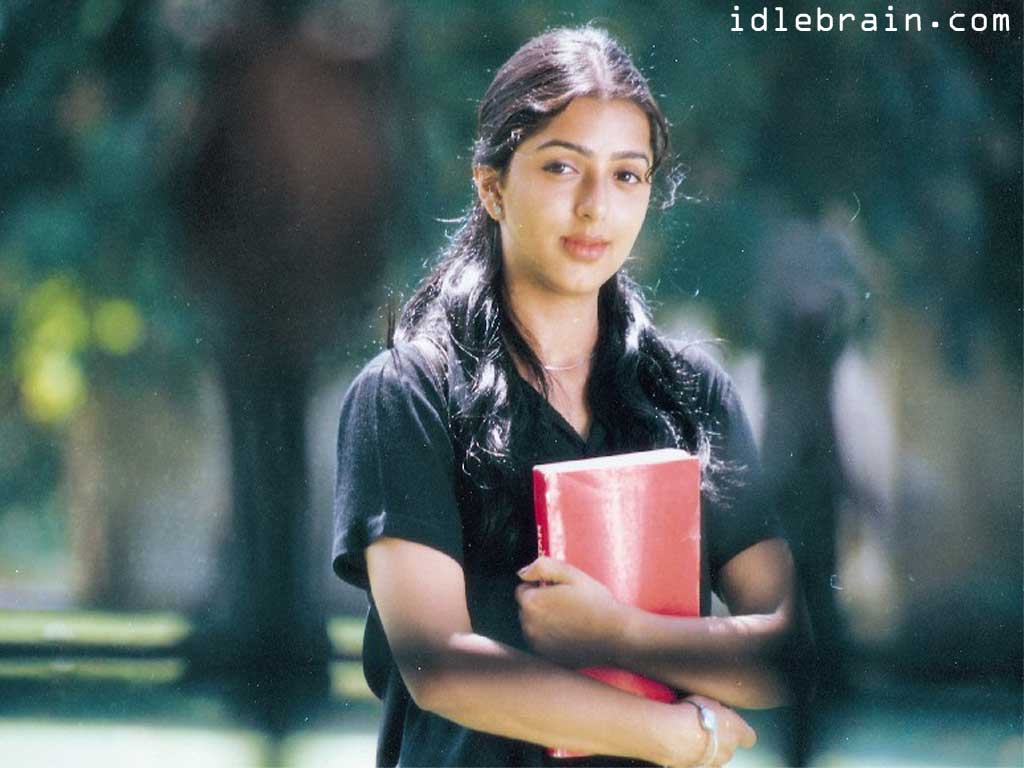 Bhumika Chawla Old - HD Wallpaper 