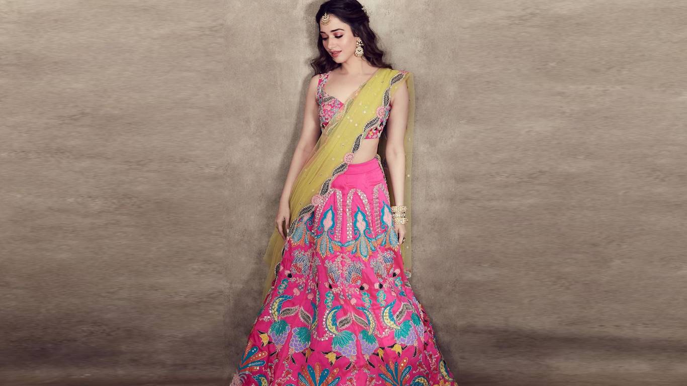 Tamannaah Wallpapers - Tamanna Latest Pictures Pink Dress - HD Wallpaper 