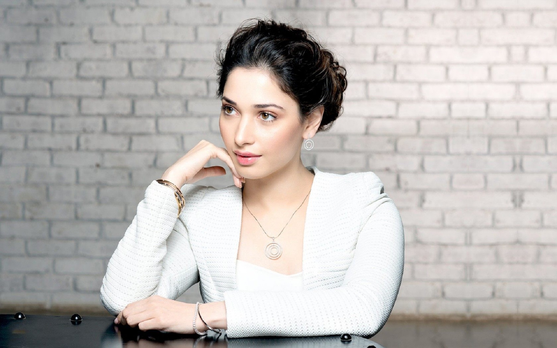 Tamanna Bhatia Hd Wallpaper Downloading - Best Actor In The Asia - HD Wallpaper 