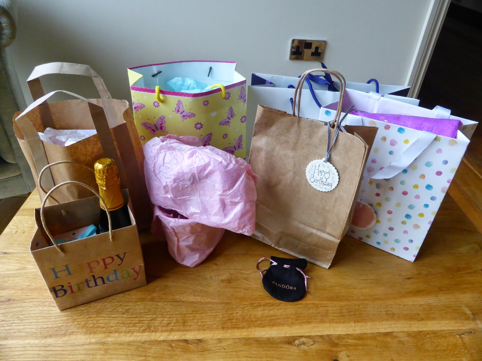 Gift Wrapping - HD Wallpaper 