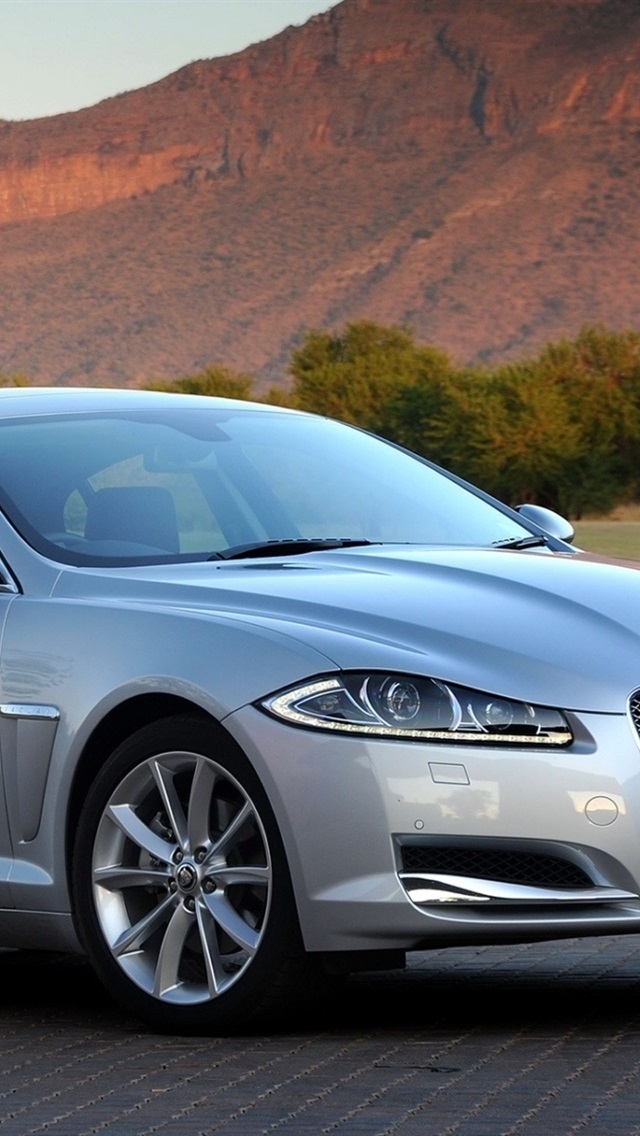 Iphone Wallpaper Jaguar Xf Silver Car Side View - Jaguar Xf 2014 Silver - HD Wallpaper 
