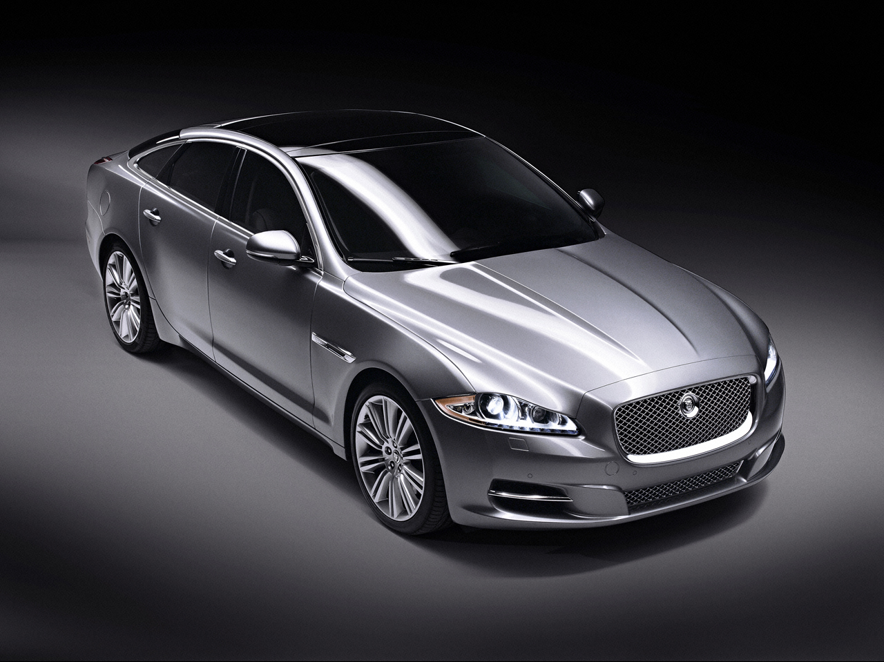 Jaguar Xj Car Wallpaper - Jaguar Xj 2010 - HD Wallpaper 