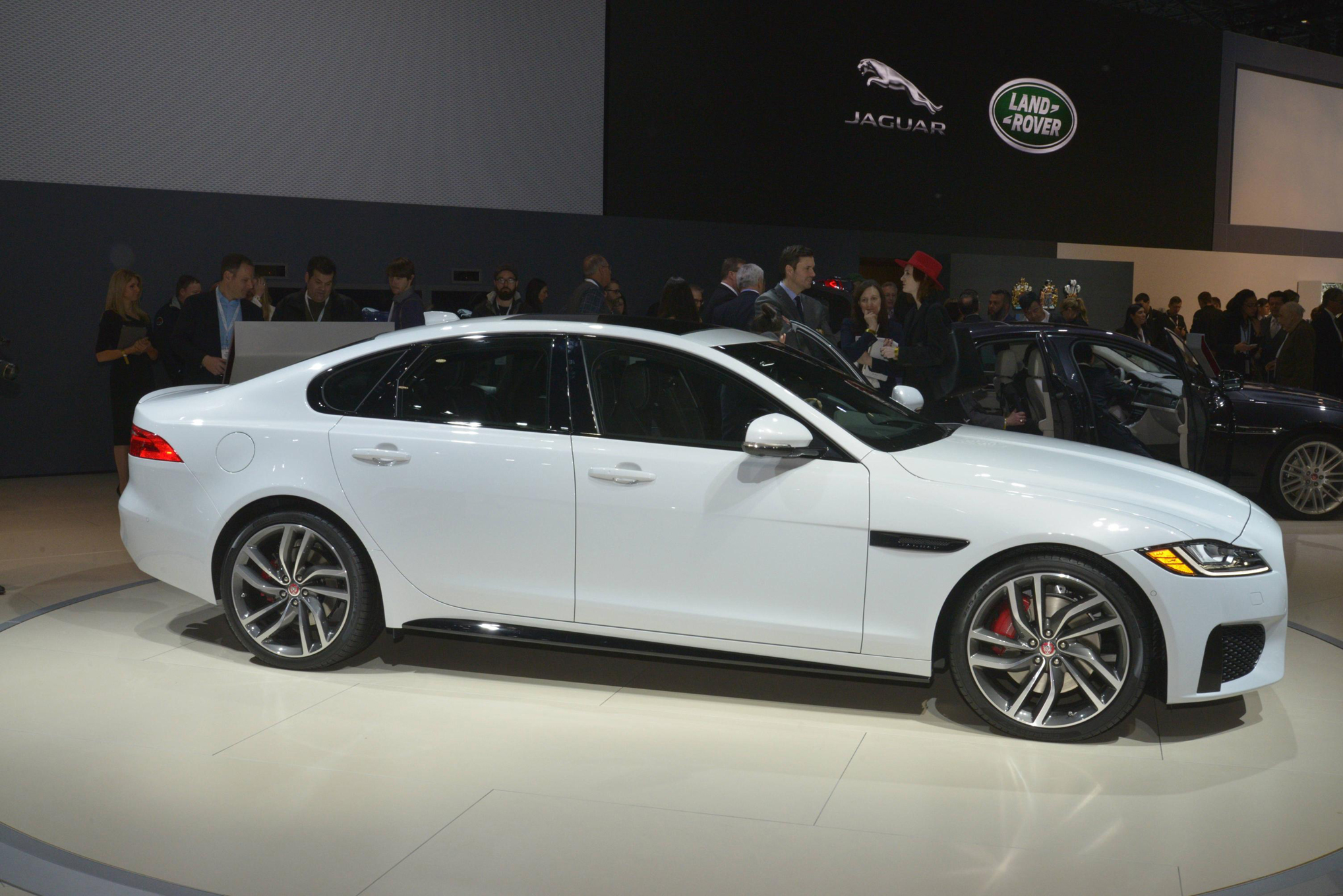 Jaguar Car Xf 2016 - HD Wallpaper 