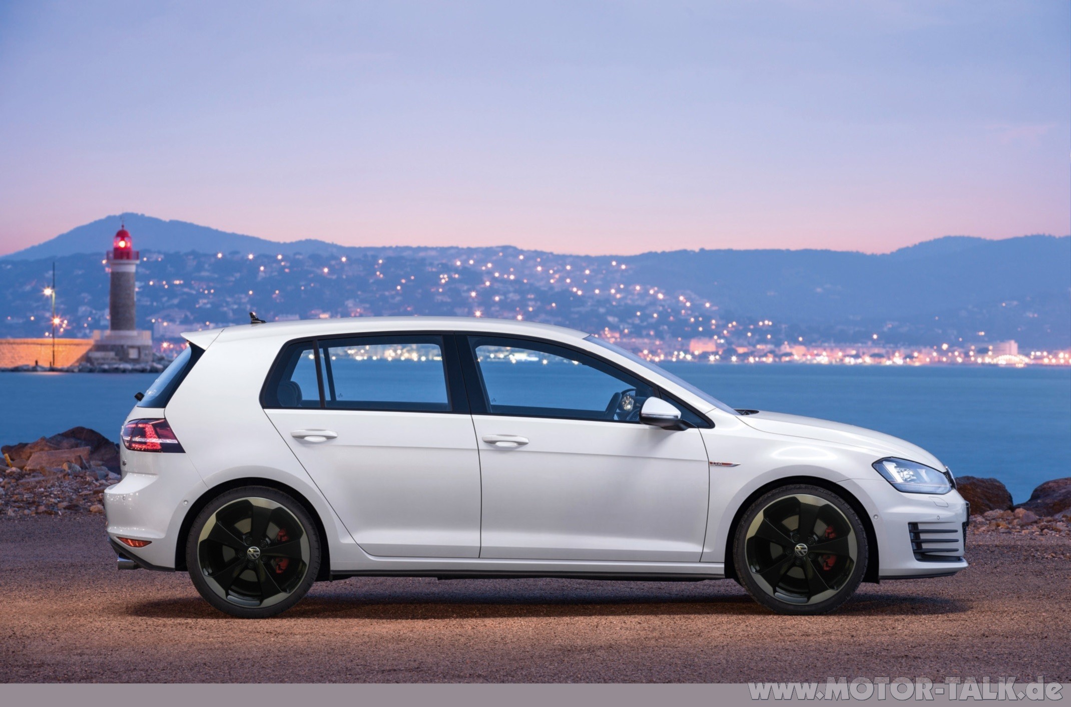 Golf, Vw Golf 7 Gti, Gti, Side View, Volkswagen Golf - Golf 7 Gti 5 Door - HD Wallpaper 