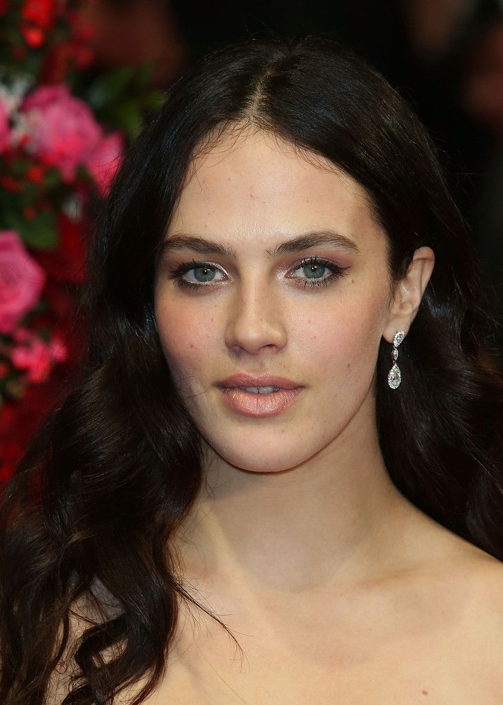 Jessica Brown Findlay Makeup - 730x1024 Wallpaper - teahub.io