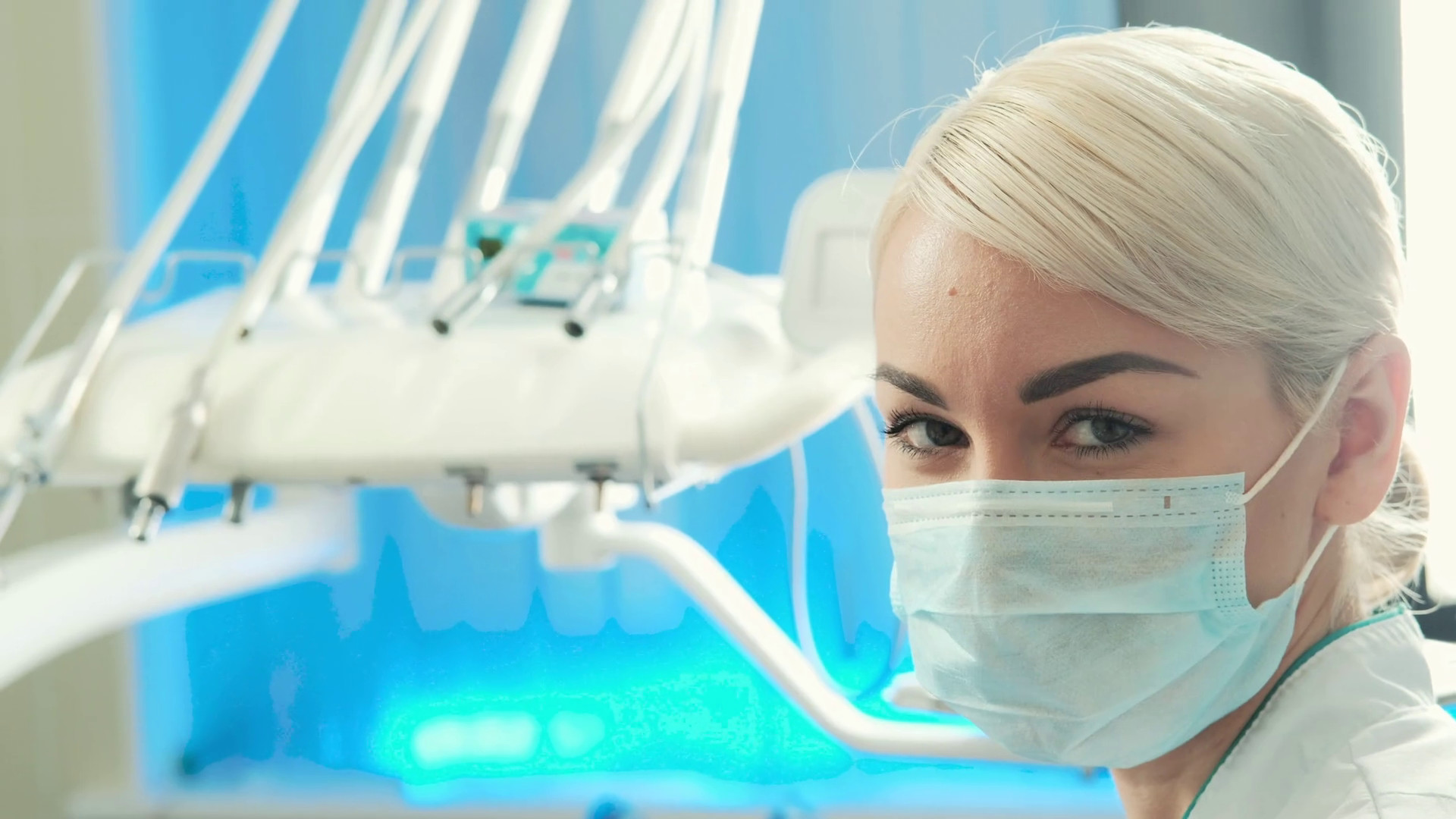 Closeup Face Of Young Woman Dentist In Mask On Her - Dental Clinic - HD Wallpaper 