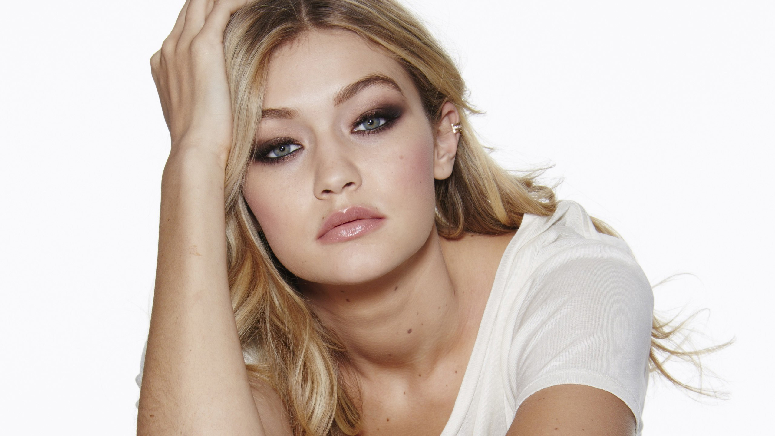 Gigi Hadid Wallpaper Background 54926 
 Data-src /w/full/8/c/6/102152 - Gigi Hadid Background - HD Wallpaper 