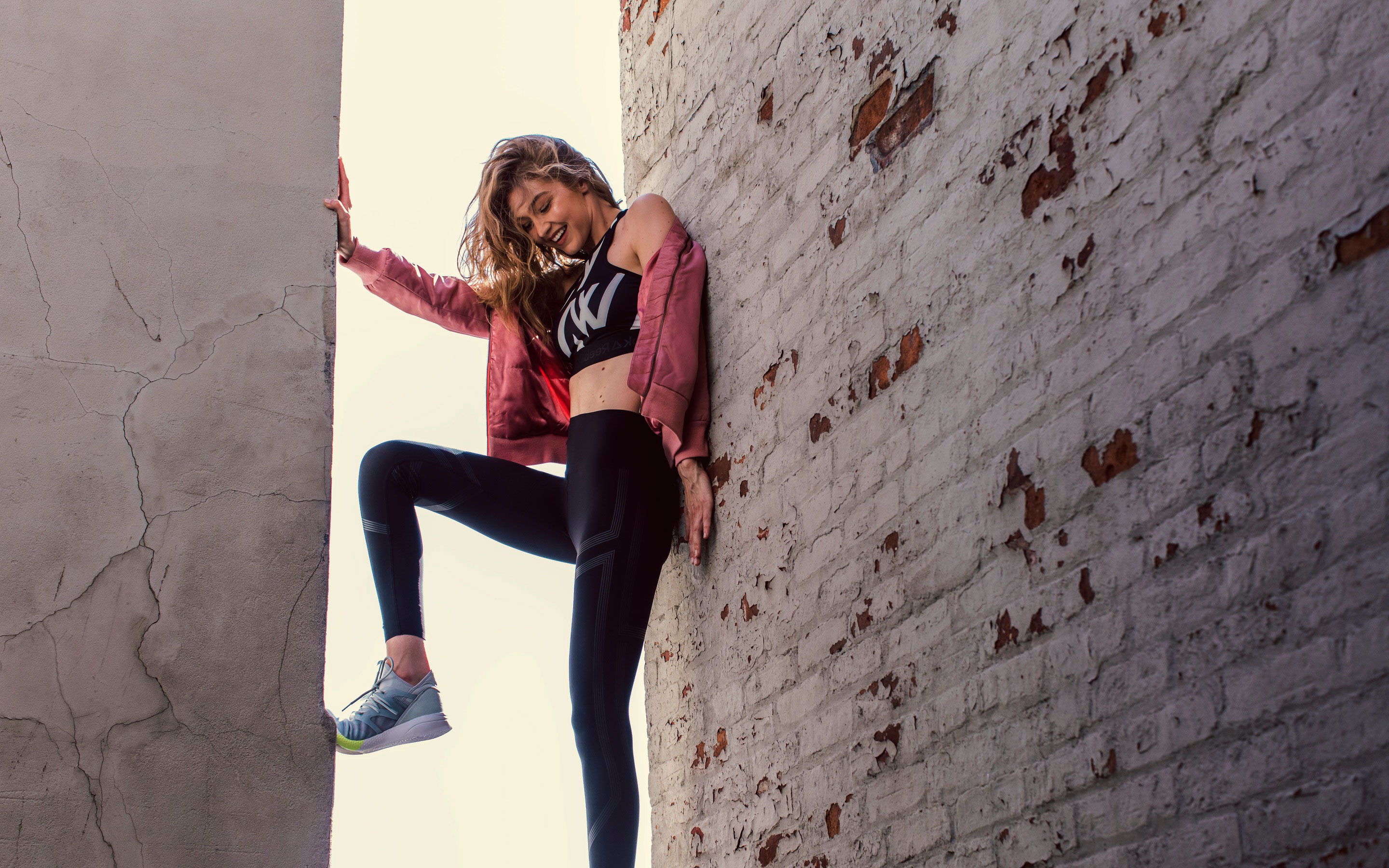 Gigi Hadid Reebok Photoshoot - HD Wallpaper 
