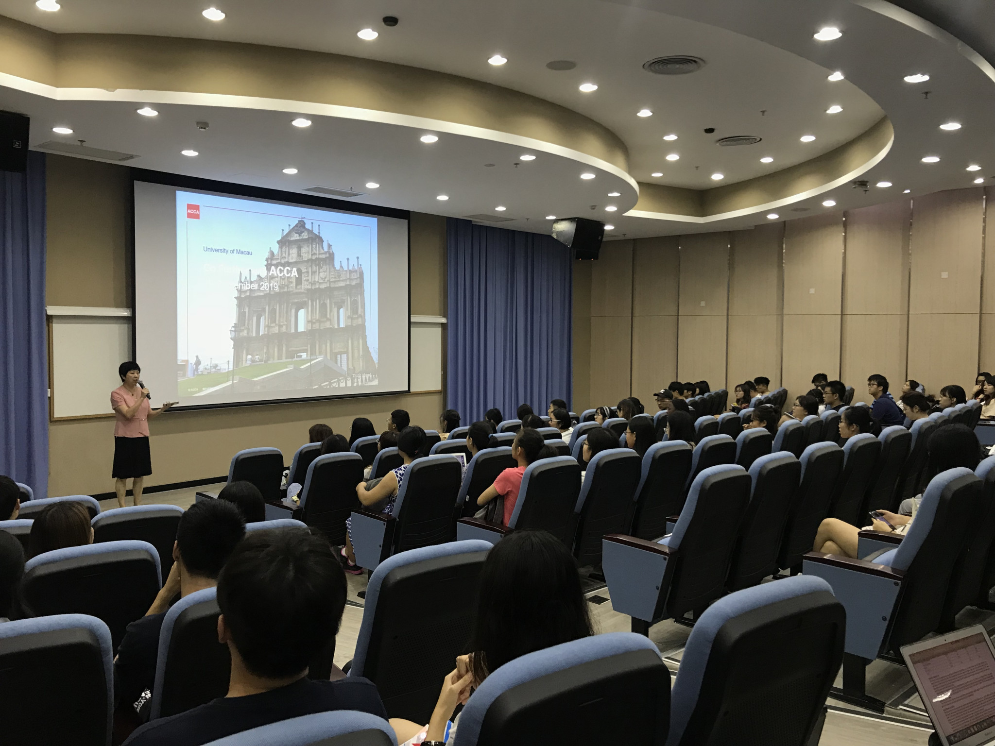 Auditorium - HD Wallpaper 