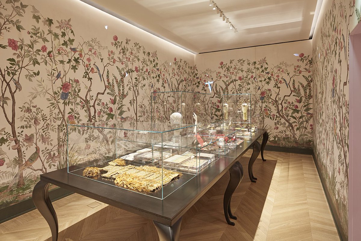 Gucci Wallpaper Im House - HD Wallpaper 