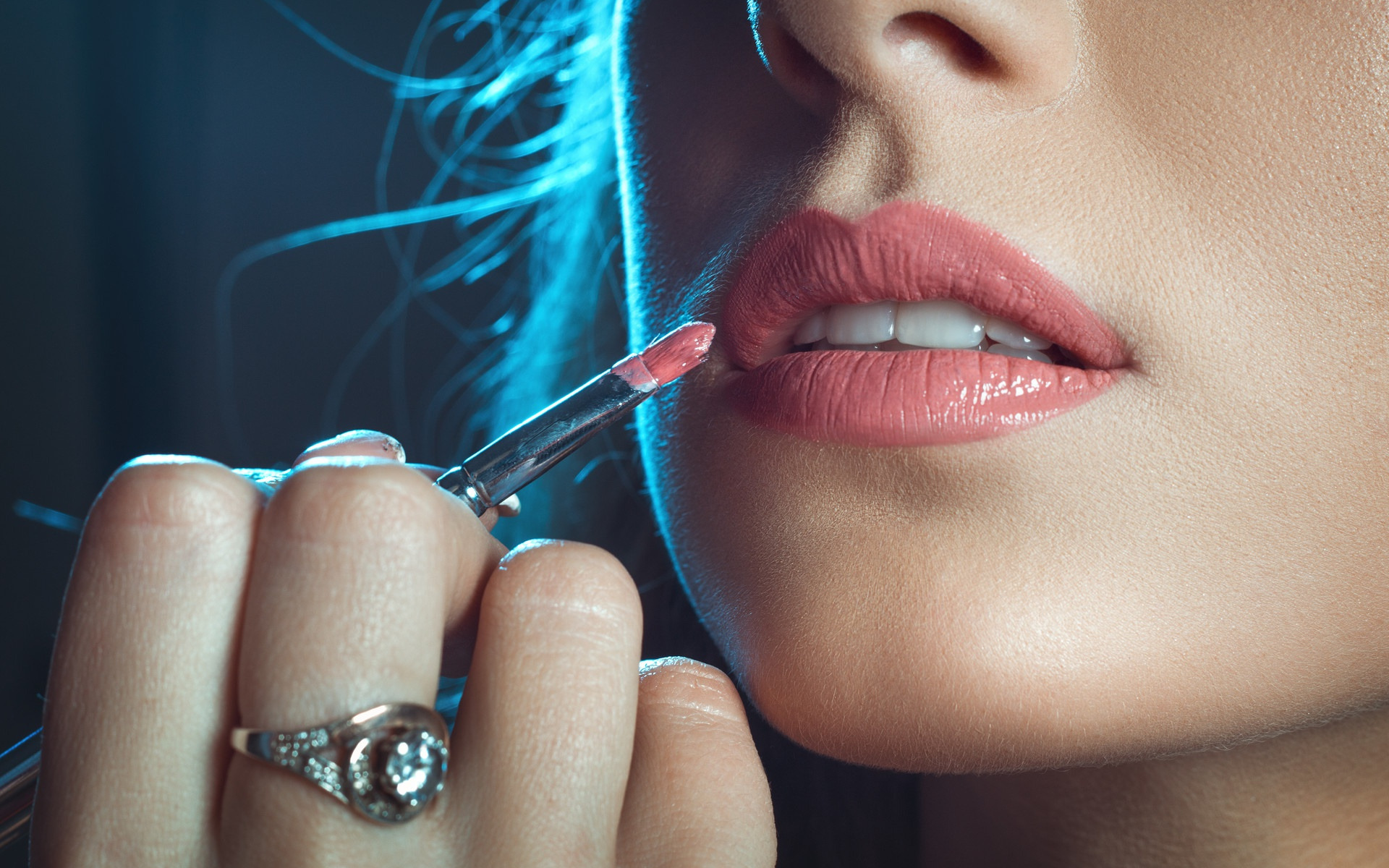 Makeup, Lip Make-up, Lipstick, Woman With Lip Brush - Lips - HD Wallpaper 