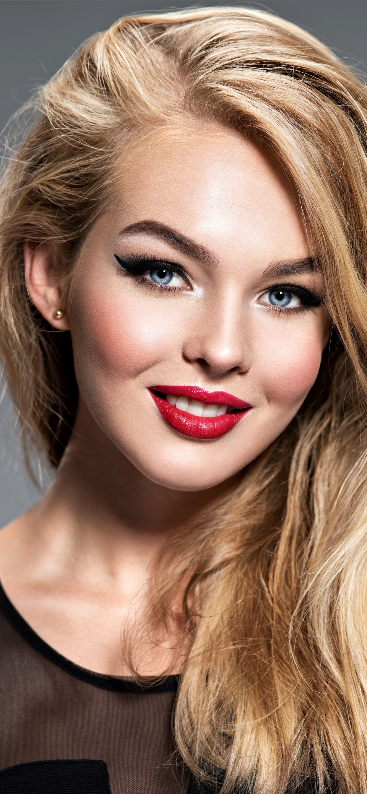 Iphone Wallpaper Smile Blonde Girl, Blue Eyes, Red - Woman - HD Wallpaper 