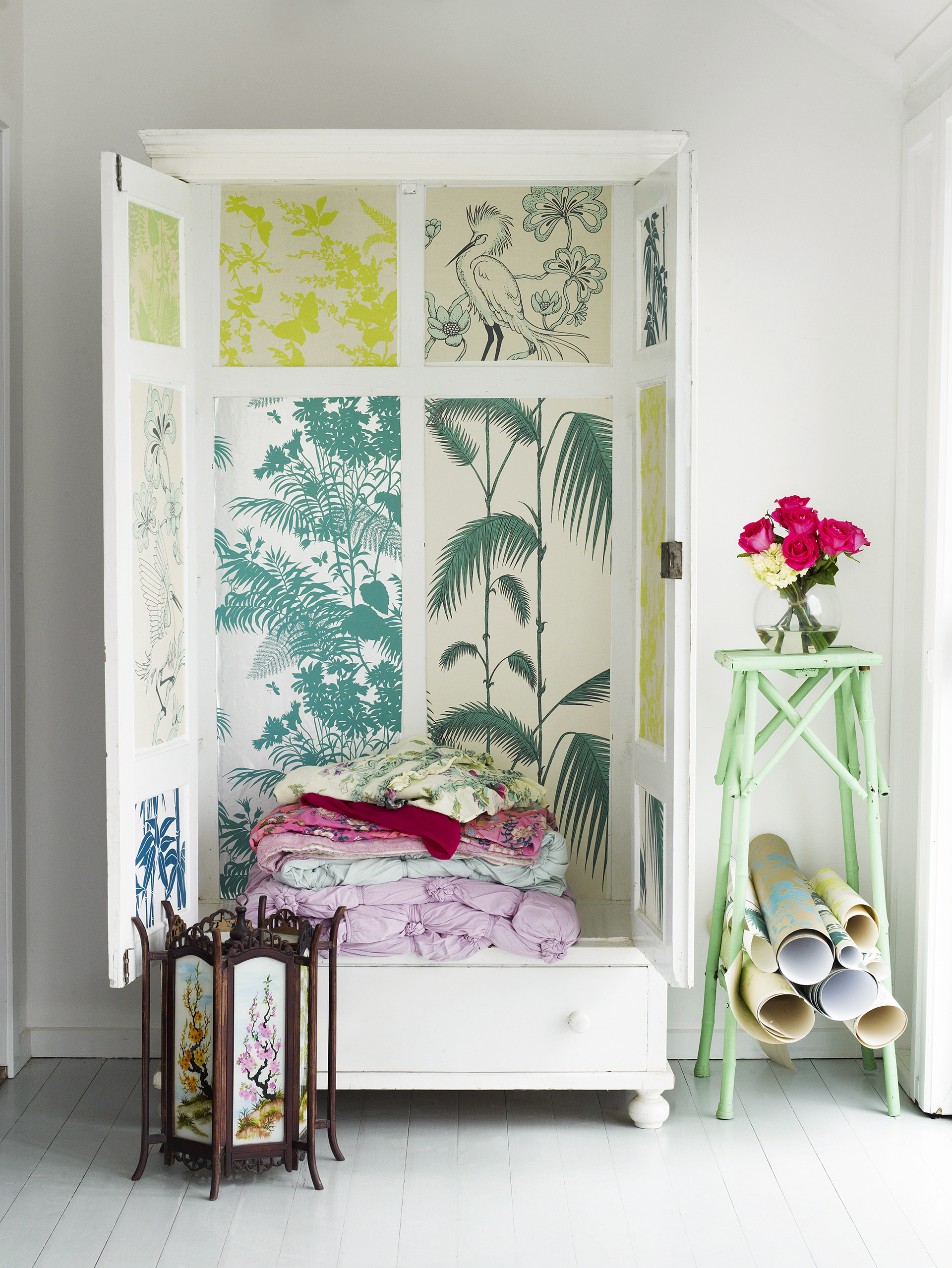 Wardrobe Inside - HD Wallpaper 