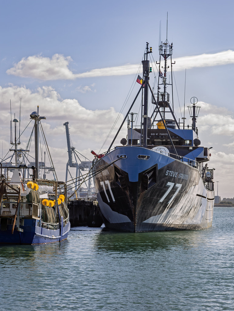 Fishing Trawler - HD Wallpaper 