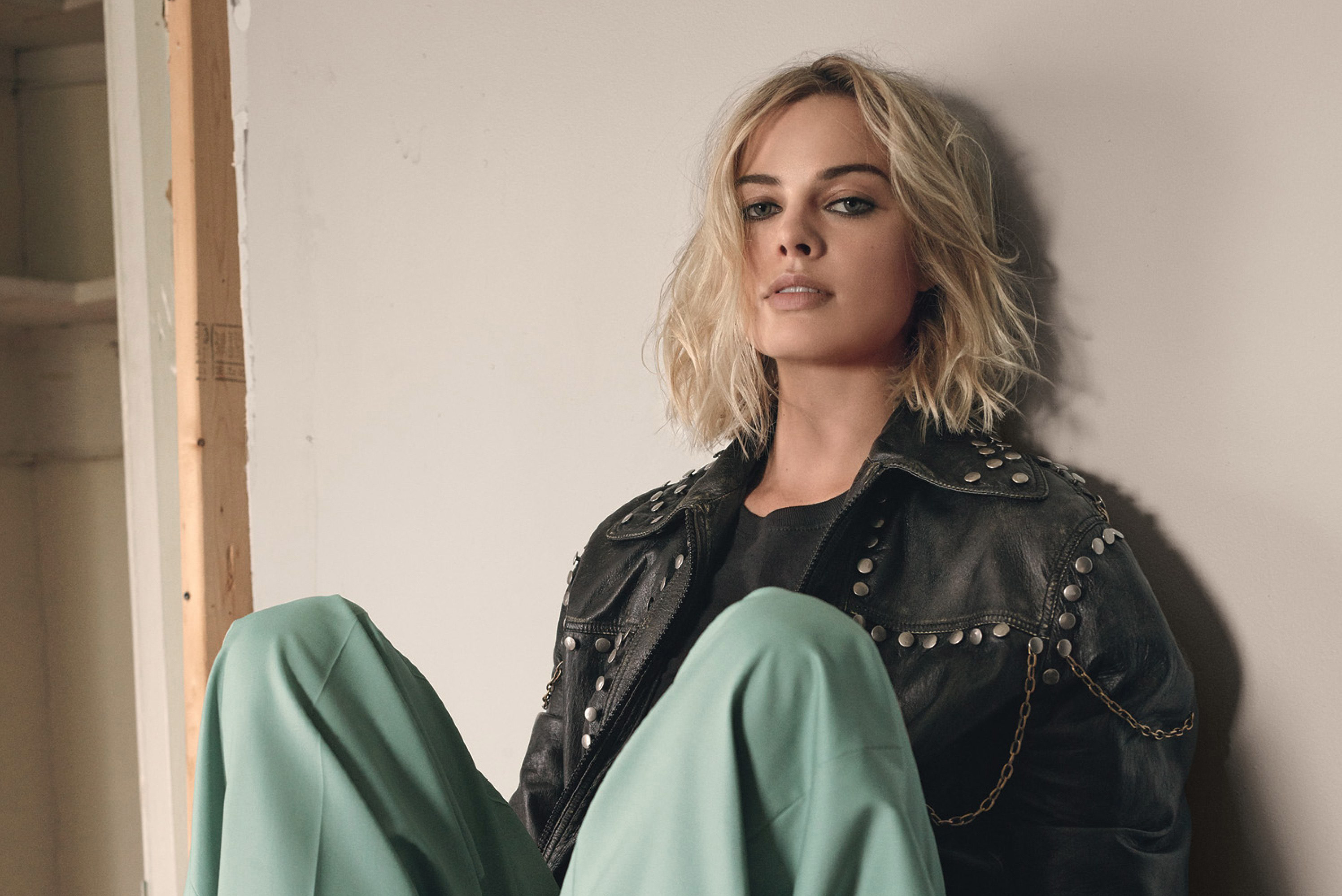 Margot Robbie Magazine Widescreen Computer Wallpaper - Margot Robbie Wallpaper Phone - HD Wallpaper 