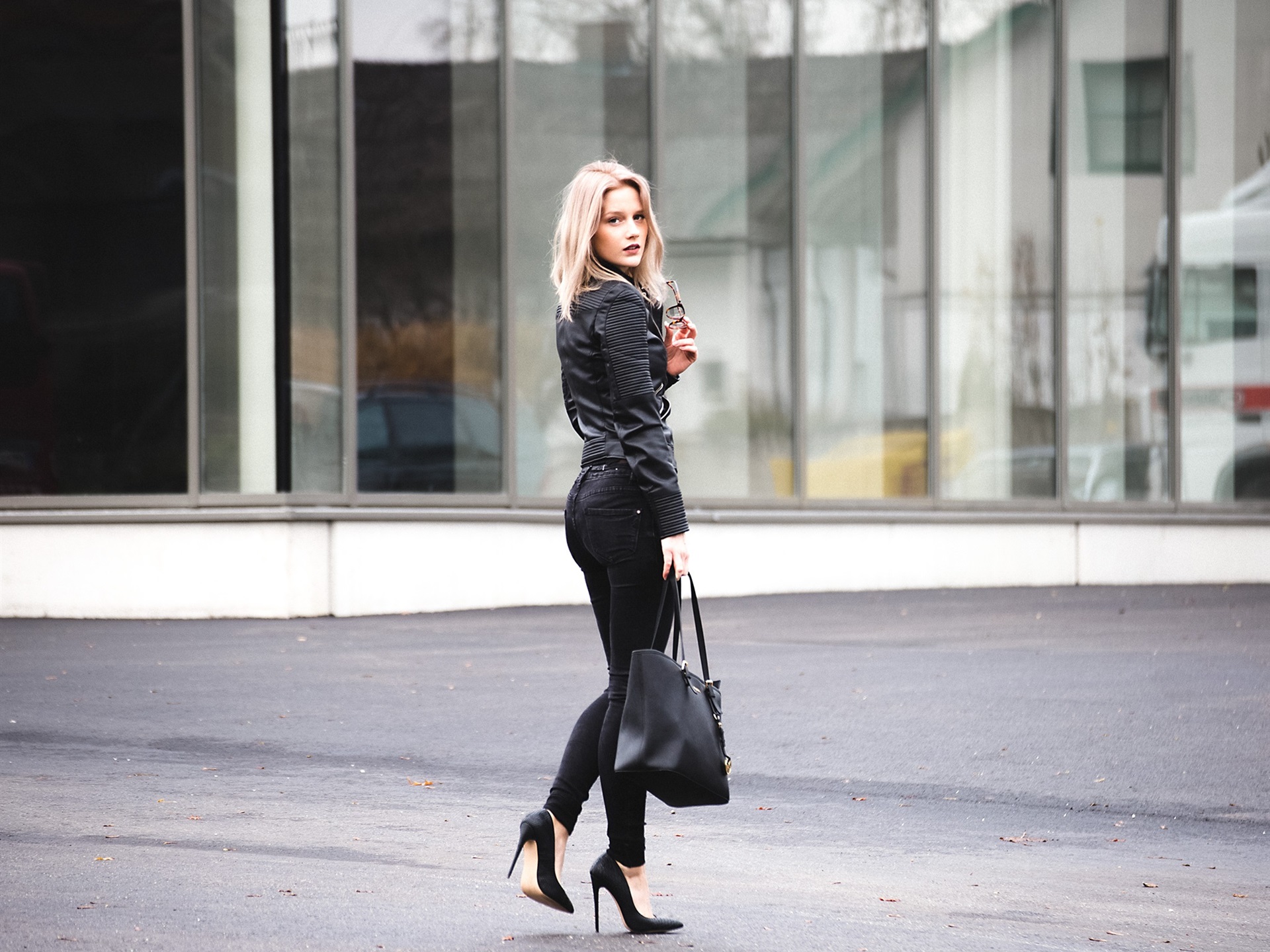 high heels street style