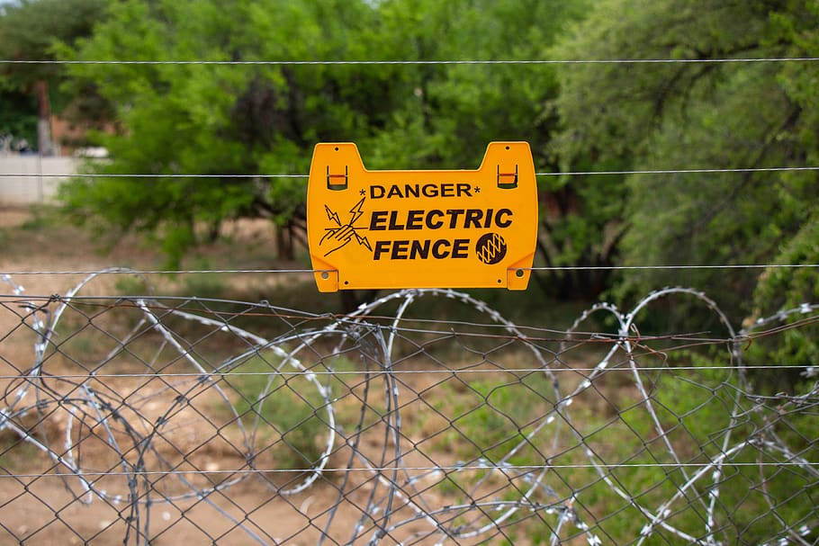 Danger Electric Fence Sign, Wire, Namibia, Barbed Wire, - Electric Fence - HD Wallpaper 