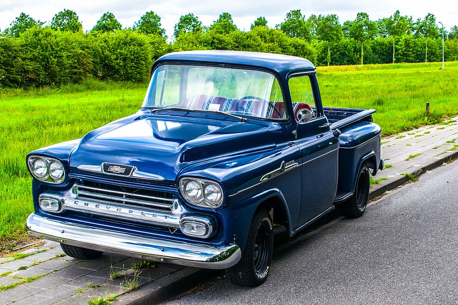 Classic Blue Chevrolet Single Cab Truck On Road Near - Chevrolet Pick Up Oldtimer - HD Wallpaper 