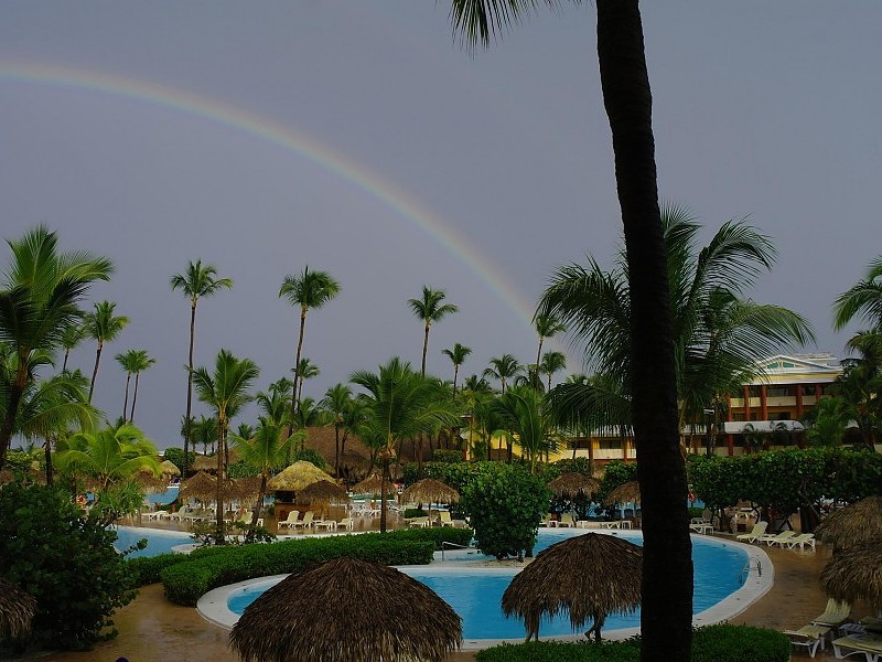 Rainbow Over Dominican Republic Resort Wallpaper - Rainbow - HD Wallpaper 