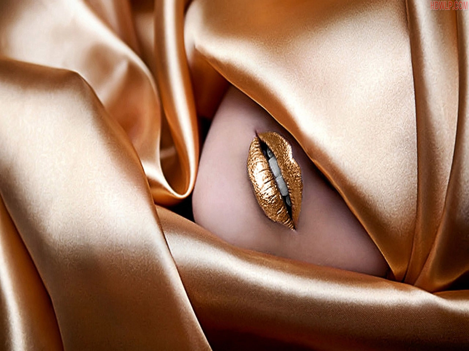 Gold Lips Glitter - HD Wallpaper 