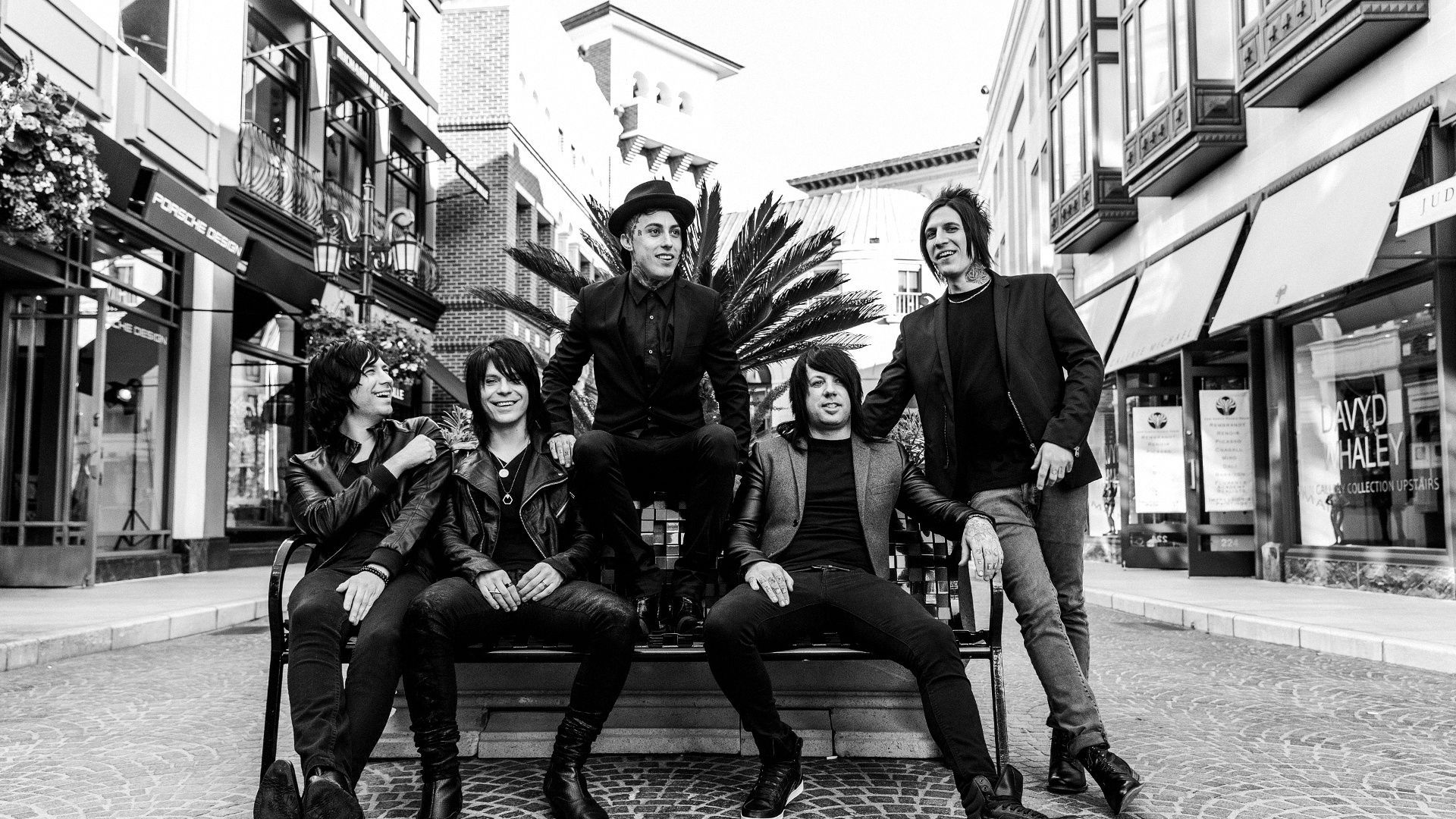 Emo Band Wallpaper Picture - Falling In Reverse Fashionably Late Band - HD Wallpaper 