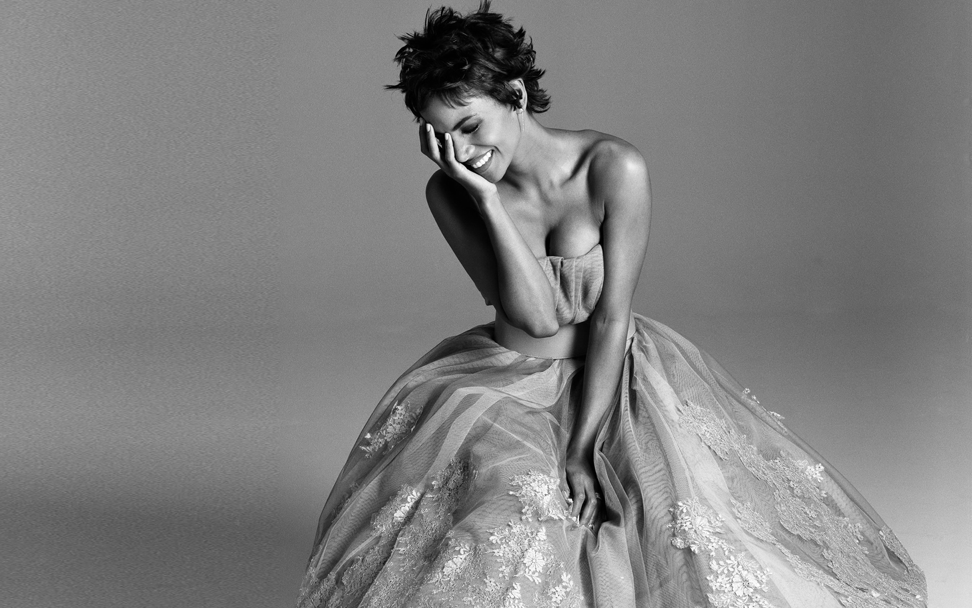 Halle Berry Black And White - HD Wallpaper 