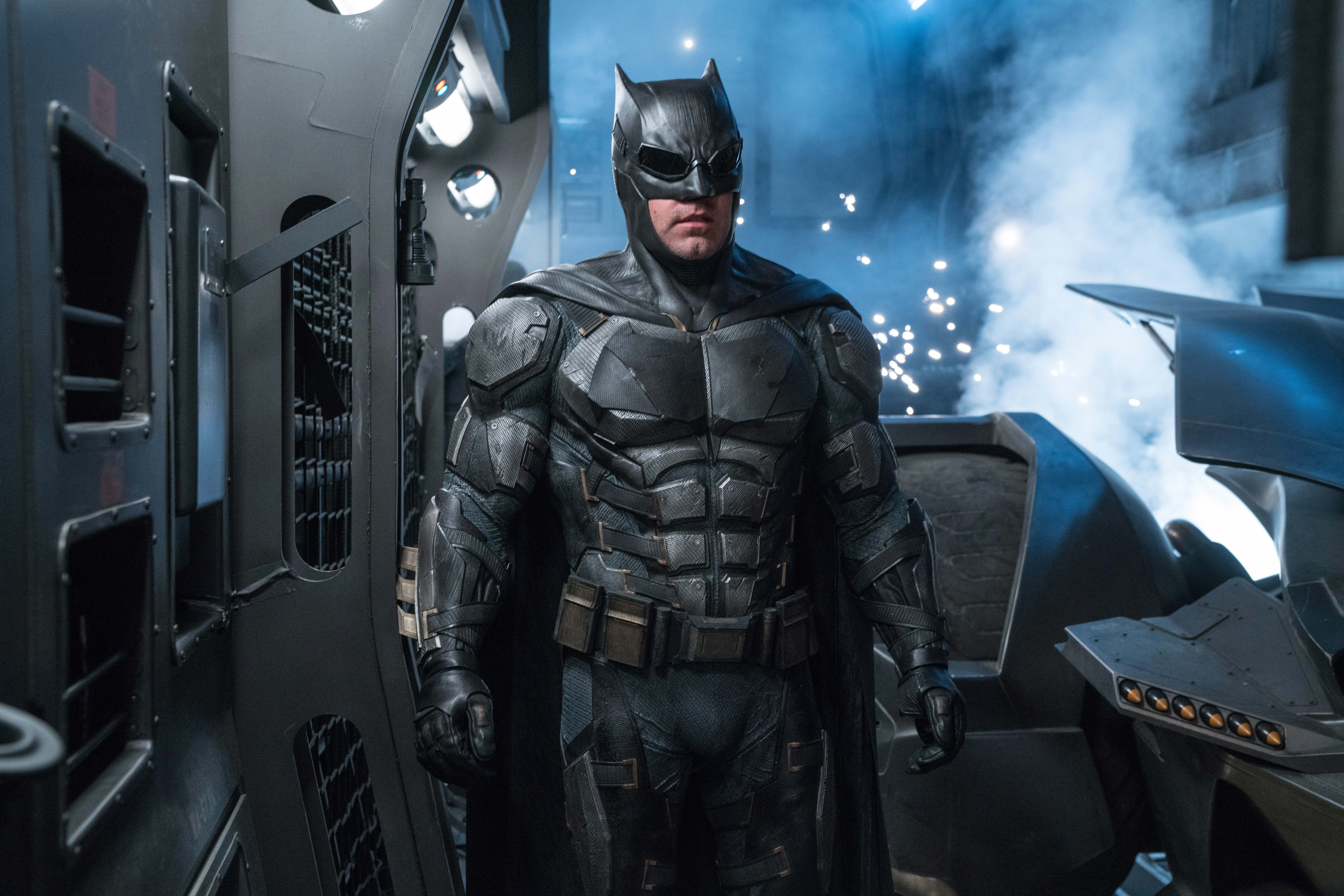 Batman Justice League Tactical Suit - HD Wallpaper 