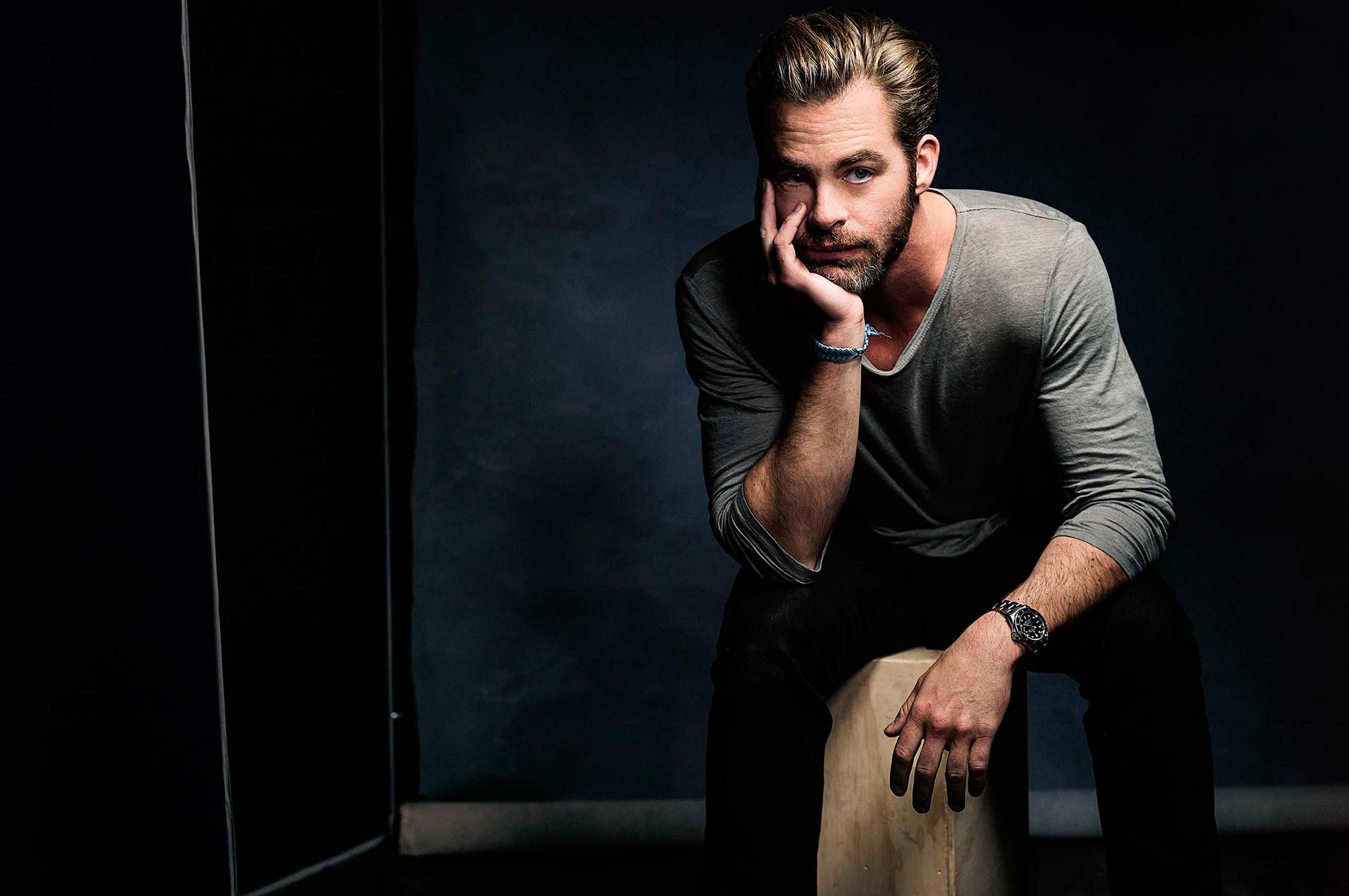 Hd Chris Pine, Actor, Photo Shoots, Bathroom, Stools - HD Wallpaper 