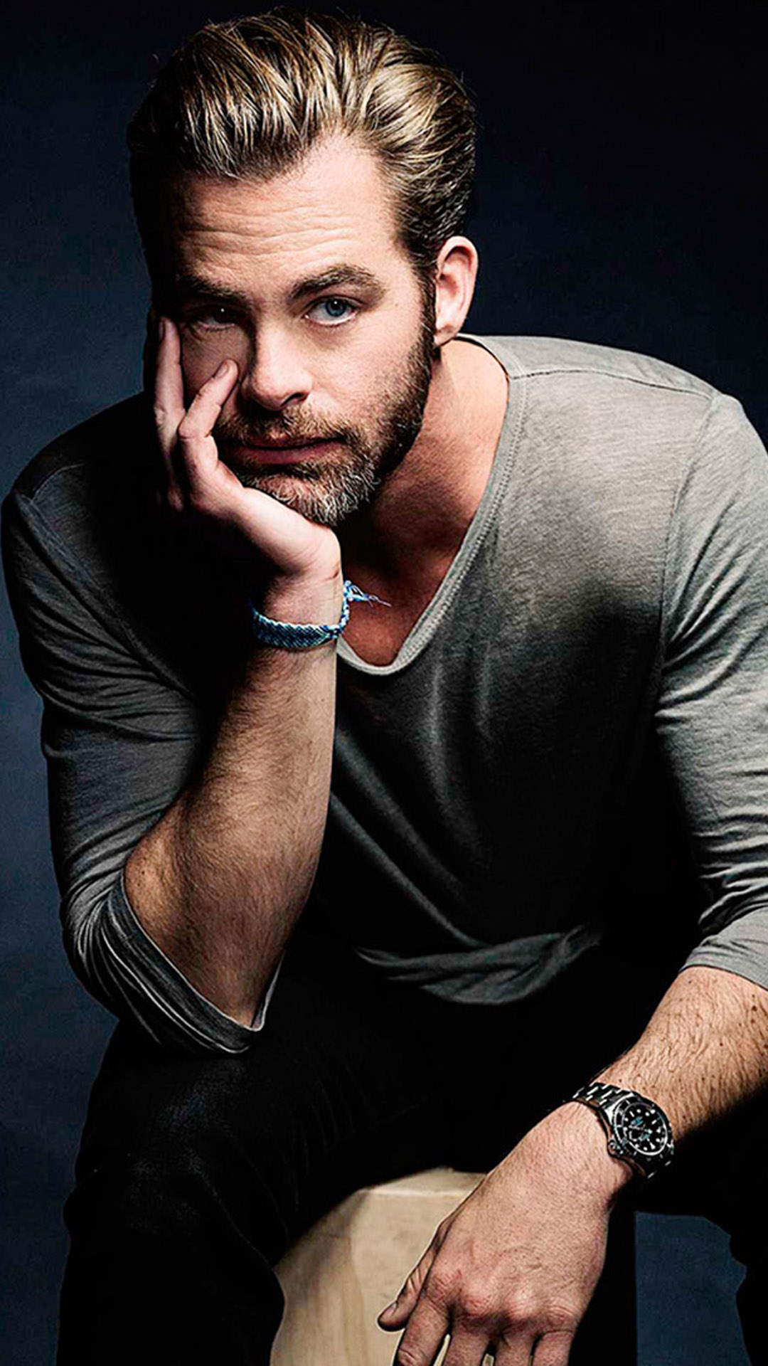 Chris Pine Wallpaper Iphone - HD Wallpaper 