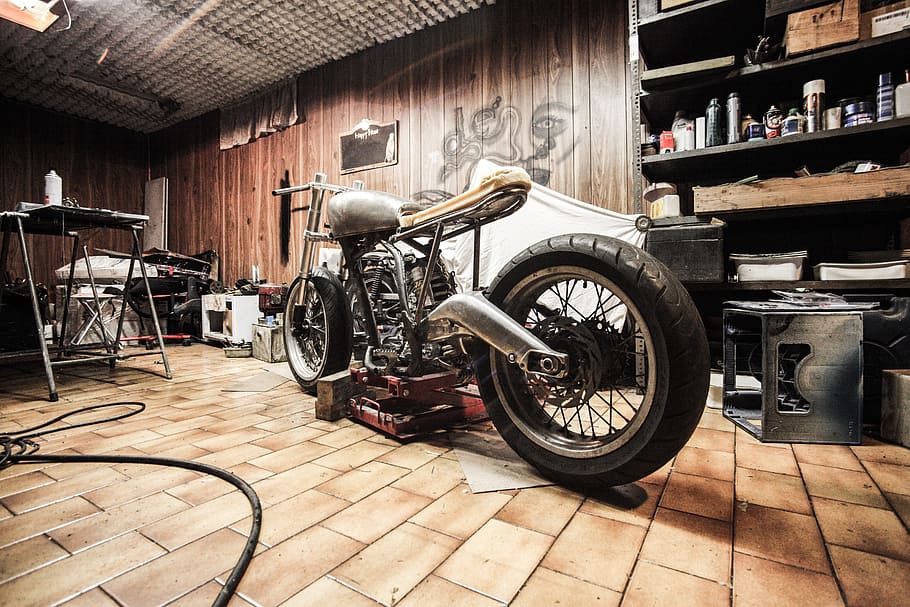 Home Garage Motorcycle - HD Wallpaper 