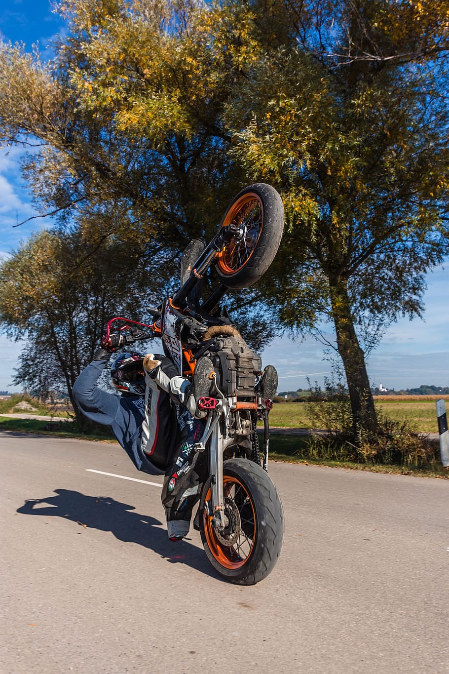 Motorcycle Wheelie - HD Wallpaper 