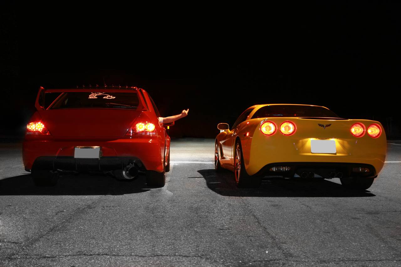 Mitsubishi Evo Drag Racing Picture Wallpaper - Japan Vs American Cars - HD Wallpaper 