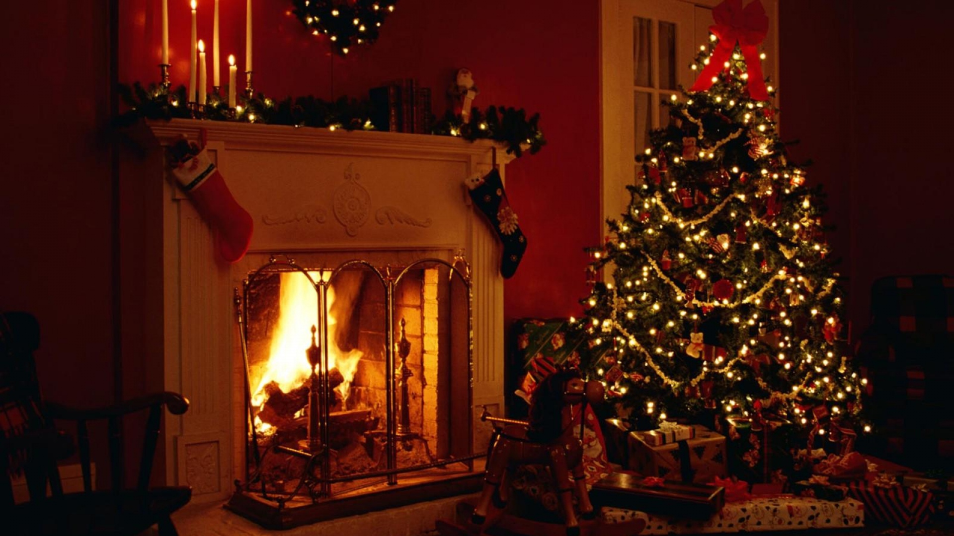 Christmas Fireplace Wallpaper Desktop - HD Wallpaper 