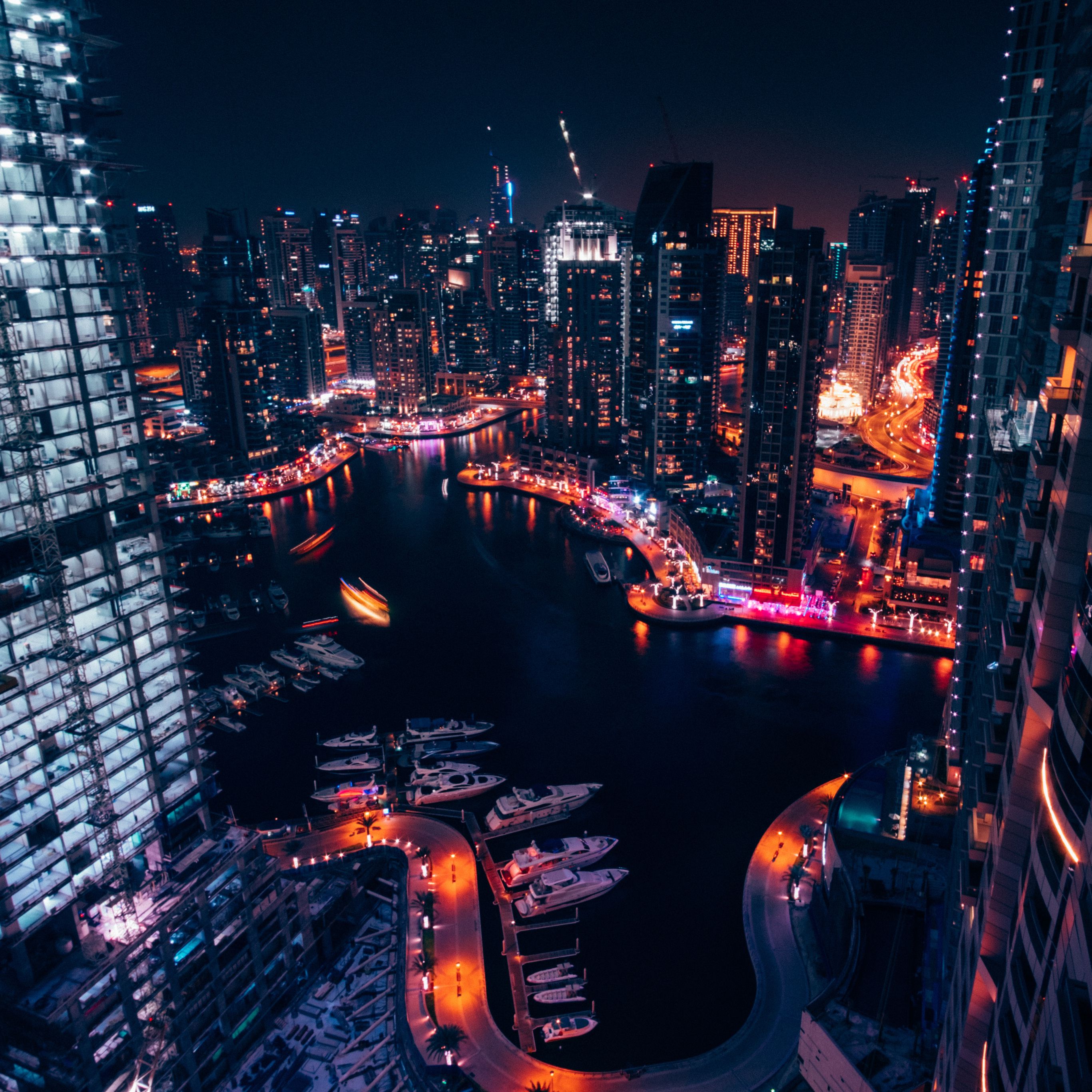 4k Dubai Night Red Wallpaper - Buildings Background Hd Pc - HD Wallpaper 