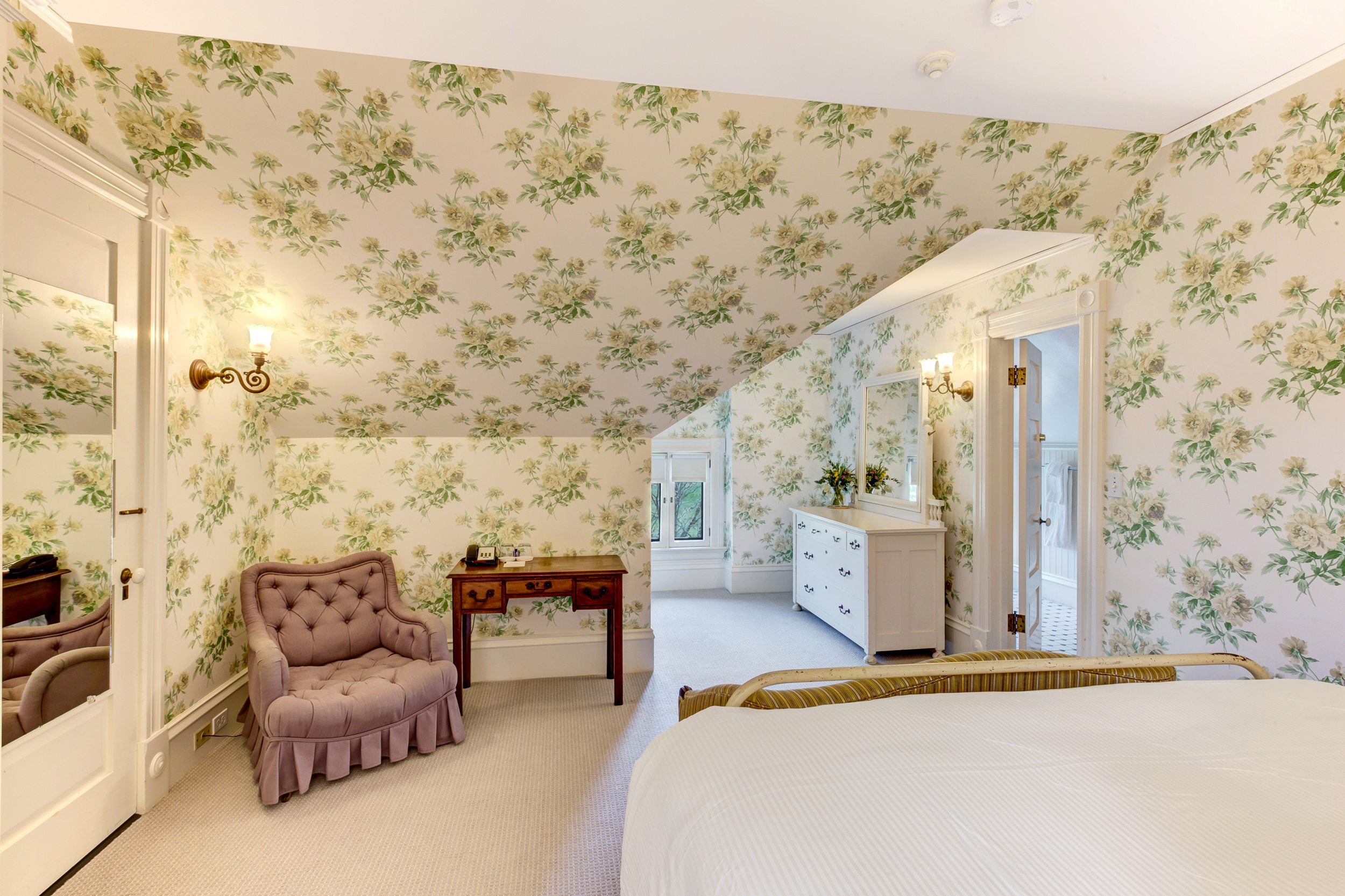 Gray Room - Window Covering - HD Wallpaper 