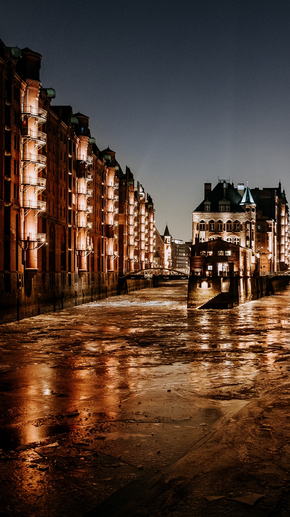 Wallpaper Night City, Street, Building, Road, Hamburg - City Road Water Background Hd - HD Wallpaper 