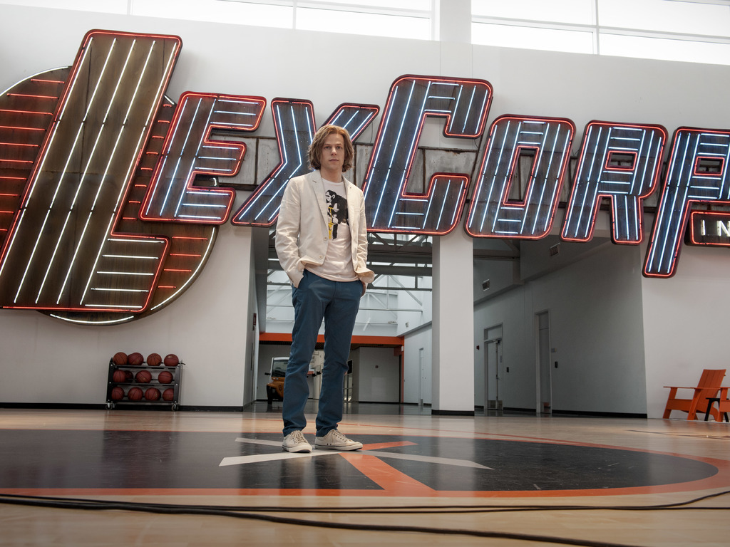 Lex Luthor In Batman V Superman Wallpaper - Lex Corp Basketball - HD Wallpaper 