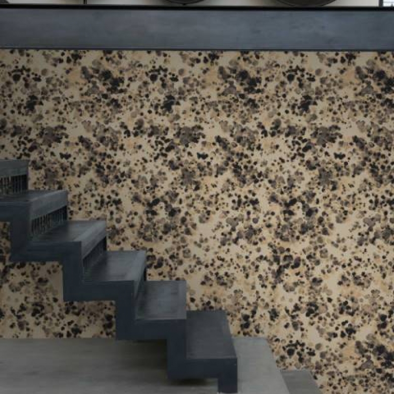 Splattered Paint On Stairs - HD Wallpaper 