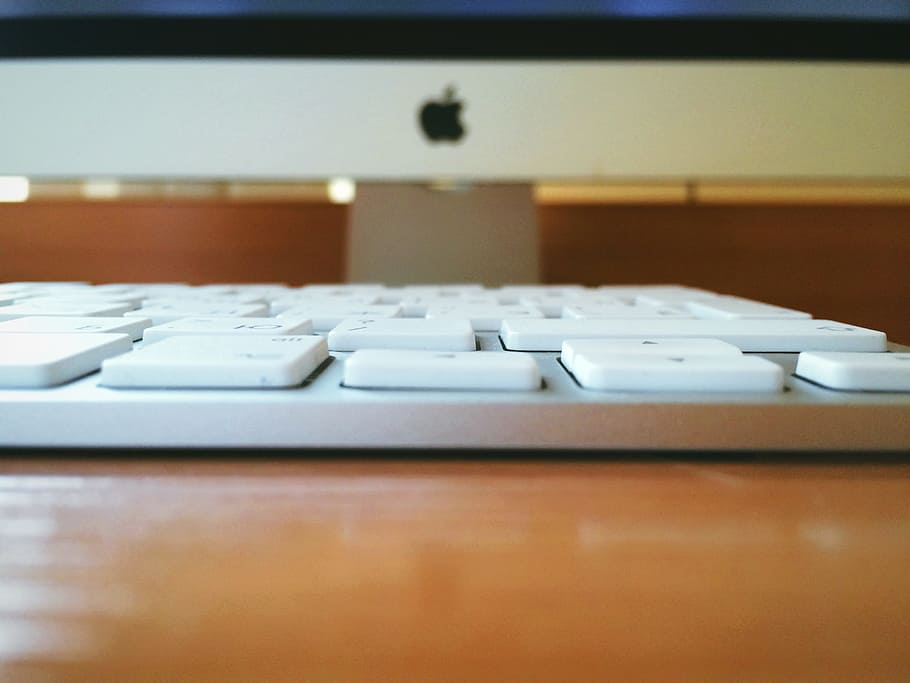 White Computer Keyboard On Brown Wooden Table, Apple, - Computer Keyboard - HD Wallpaper 