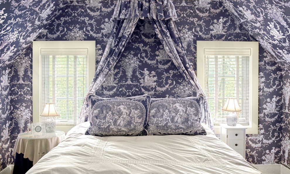 Richmond Jeff Lewis Wallpaper With French Toile Pillow - Bedroom - HD Wallpaper 