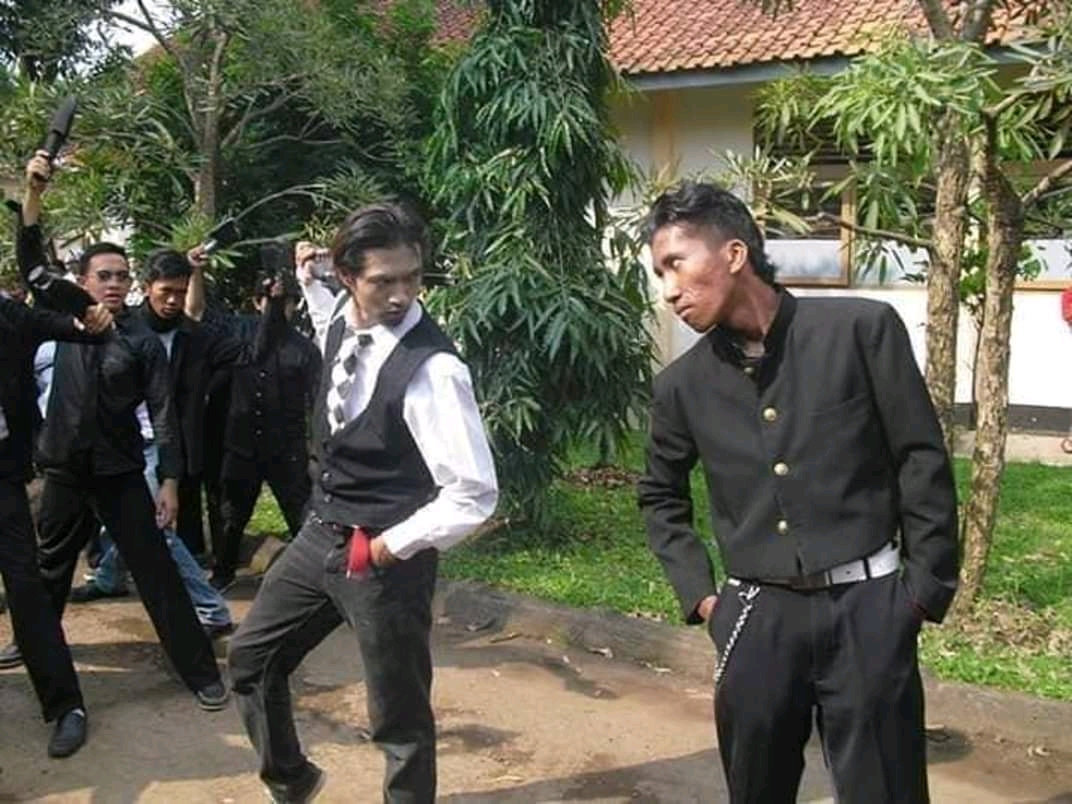 Crows Zero Indonesia Kung Fu Hustle Axe Gang 1072x804 Wallpaper Teahub Io