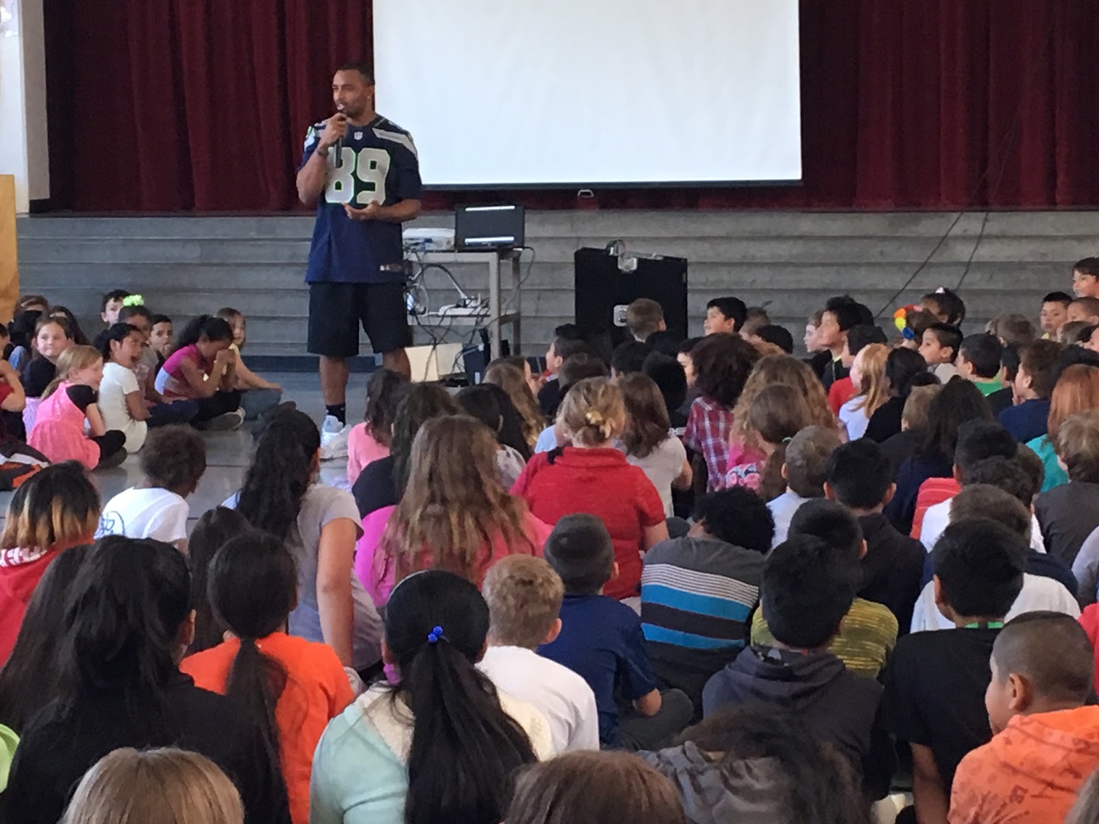 Tillicum Elementary School 2012 - HD Wallpaper 