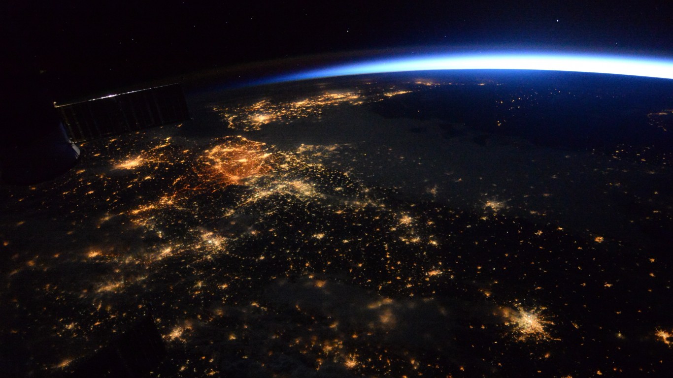 Windows 10 Wallpaper Hd - Planet Earth From The International Space Station Photographed - HD Wallpaper 