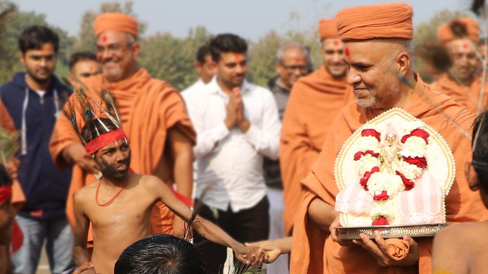 Hdh Swamishri Vicharan - Rite - HD Wallpaper 